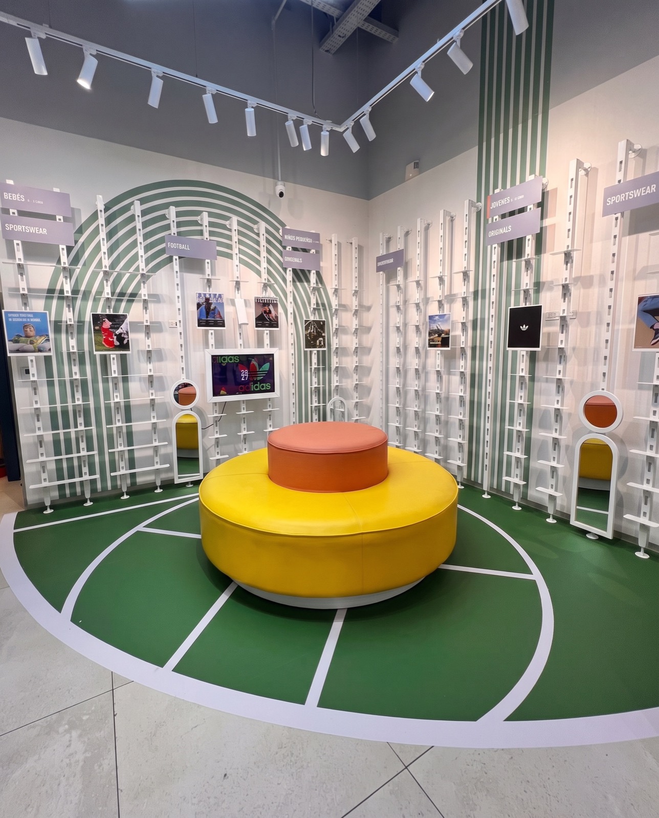 Piso: Tienda en centro comercial